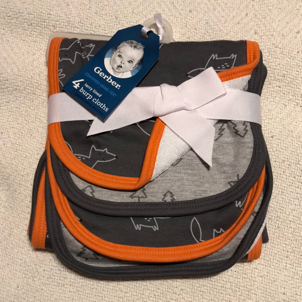 BNWT Set of 4 Burp Cloths